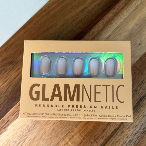 GLAMNETIC Reusable Press-on Nails in CREAMER - Picture 3 of 6